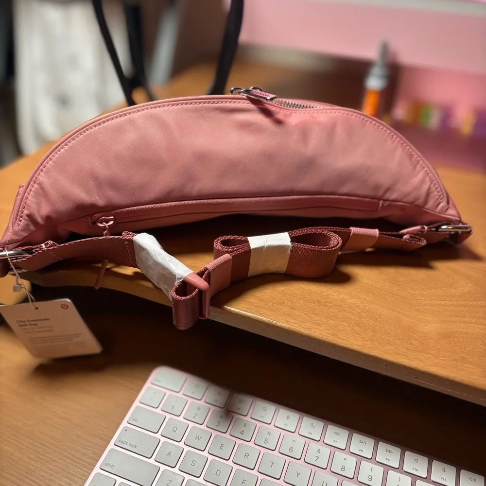 lululemon athletica City Essentials Belt Bag NWT DCOP - Picture 2 of 8